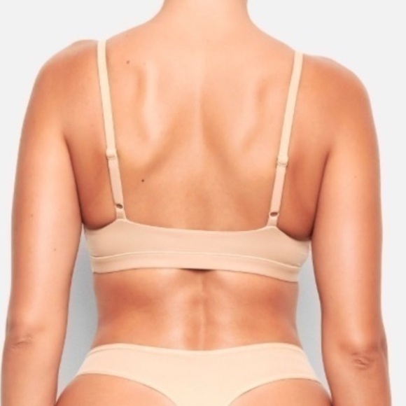 SKIMS Fits Everybody Triangle Bralette size Large - Picture 3 of 10